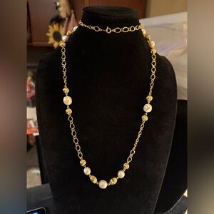 Vintage Avon Faux Pearl Ribbed Bead Station Fígaro Gold Tone